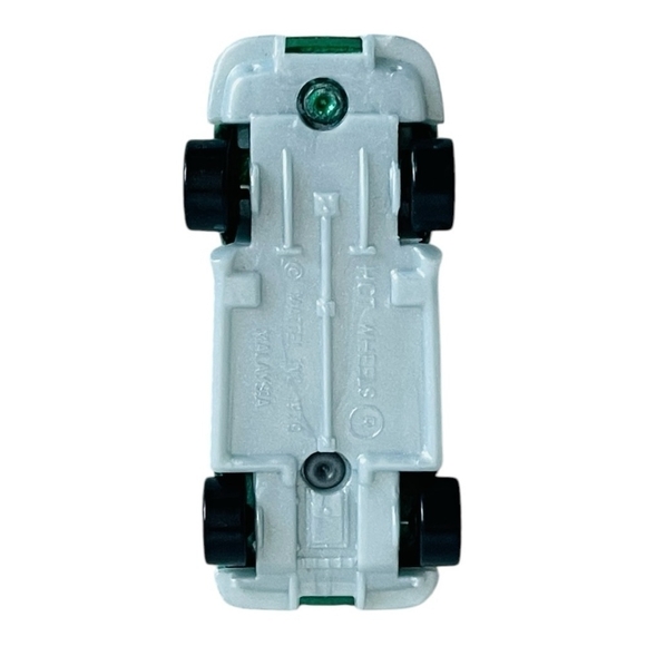 Hot Wheels Green Split Window Corvette Model Car Green Diecast Collectible Car - Picture 4 of 4